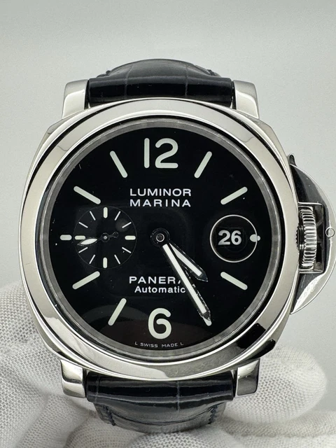 Panerai-Luminor-Marina-PAM00104-Black-Dial-On-A.webp Panerai Luminor Marina PAM00104 Cadran noir sur bracelet en alligator noir