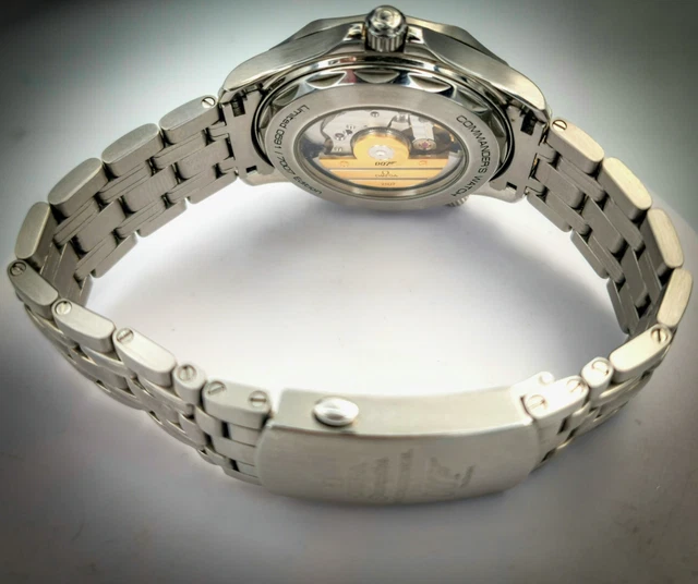 RARE-OMEGA-Bond-Seamaster-Diver-300M-Commanders-Watch-White-Blue-Red-12.webp RARE OMEGA Bond Seamaster Diver 300M Commander's Watch/Blanc/Bleu/Rouge/ Bracelet