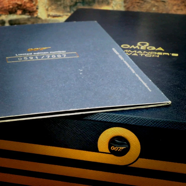 RARE-OMEGA-Bond-Seamaster-Diver-300M-Commanders-Watch-White-Blue-Red-5.webp RARE OMEGA Bond Seamaster Diver 300M Commander's Watch/Blanc/Bleu/Rouge/ Bracelet