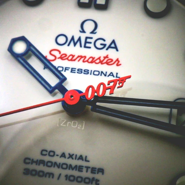 RARE-OMEGA-Bond-Seamaster-Diver-300M-Commanders-Watch-White-Blue-Red-9.webp RARE OMEGA Bond Seamaster Diver 300M Commander's Watch/Blanc/Bleu/Rouge/ Bracelet
