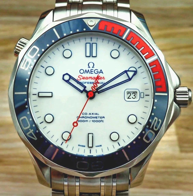 RARE-OMEGA-Bond-Seamaster-Diver-300M-Commanders-Watch-White-Blue-Red.webp RARE OMEGA Bond Seamaster Diver 300M Commander's Watch/Blanc/Bleu/Rouge/ Bracelet