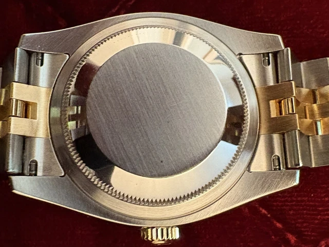 Rolex-Datejust-With-Gold-Diamonds-Under-11.webp Rolex Datejust en or et diamants. Sous garantie. Très impressionnante.