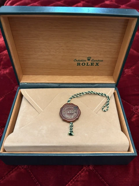 Rolex-Datejust-With-Gold-Diamonds-Under-13.webp Rolex Datejust en or et diamants. Sous garantie. Très impressionnante.