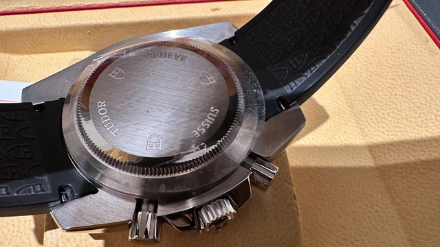 TUDOR-Model-20300-Sport-Chronograph (3) TUDOR Modèle 20300 - Chronographe Sport + Boîte et Papiers -