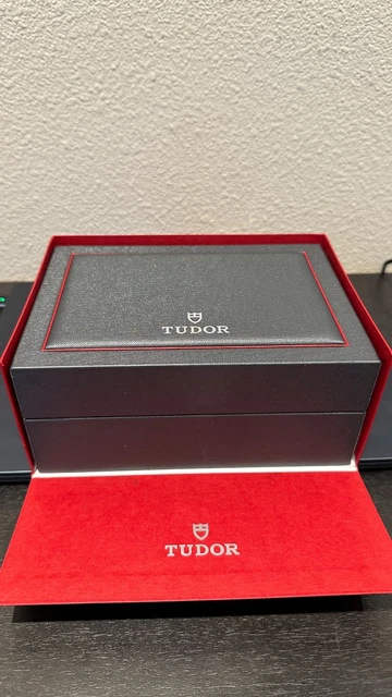 TUDOR-Model-20300-Sport-Chronograph (7) TUDOR Modèle 20300 - Chronographe Sport + Boîte et Papiers -