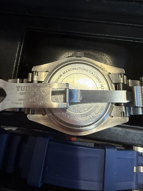 Montre-bracelet automatique TUDOR Pelagos Blue 500M Divers en titane M25600TB-0001