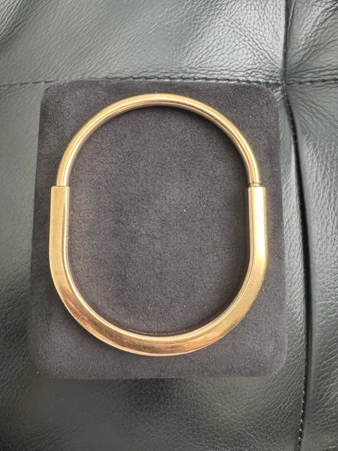 Bracelet jonc Tiffany & Co. à fermoir cadenas, or rose 18 carats, 31,8 grammes