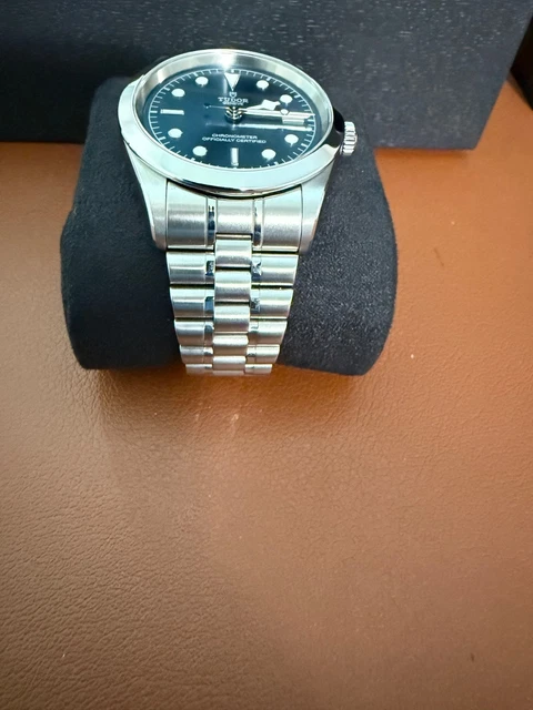 Tudor-Black-Bay-41-Automatic-Blue-Dial-Steel-27.webp Montre Tudor Black Bay 41 automatique pour homme, cadran bleu, acier – M79680-0002
