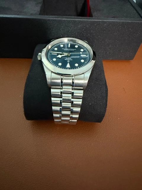Tudor-Black-Bay-41-Automatic-Blue-Dial-Steel-28.webp Montre Tudor Black Bay 41 automatique pour homme, cadran bleu, acier – M79680-0002