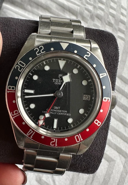 Tudor-Black-Bay-GMT-Automatic-41mm-Watch-16.webp Montre Tudor Black Bay GMT automatique 41 mm