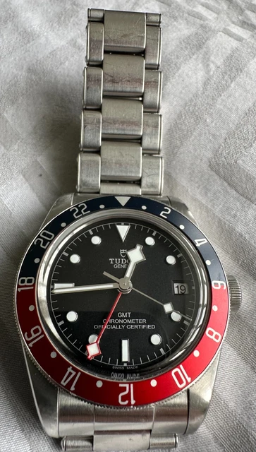 Tudor-Black-Bay-GMT-Automatic-41mm-Watch-18.webp Montre Tudor Black Bay GMT automatique 41 mm
