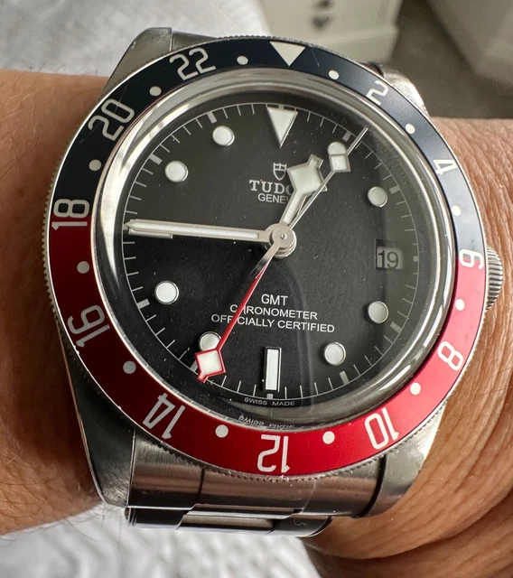 Tudor-Black-Bay-GMT-Automatic-41mm-Watch-19.webp Montre Tudor Black Bay GMT automatique 41 mm
