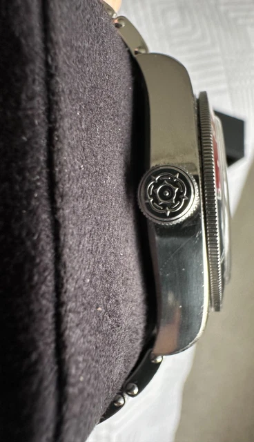 Tudor-Black-Bay-GMT-Automatic-41mm-Watch-20.webp Montre Tudor Black Bay GMT automatique 41 mm