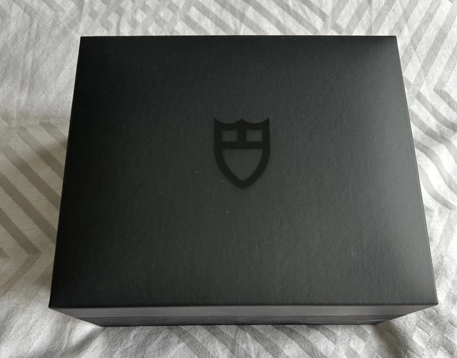 Tudor-Black-Bay-GMT-Automatic-41mm-Watch-23.webp Montre Tudor Black Bay GMT automatique 41 mm