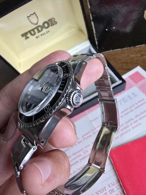 Tudor-Rolex-Submariner-9411-Vintage-Snowflake-Diver-Full-29.webp Tudor Rolex Submariner 9411 Vintage Snowflake Diver, coffret complet, papiers, 1976