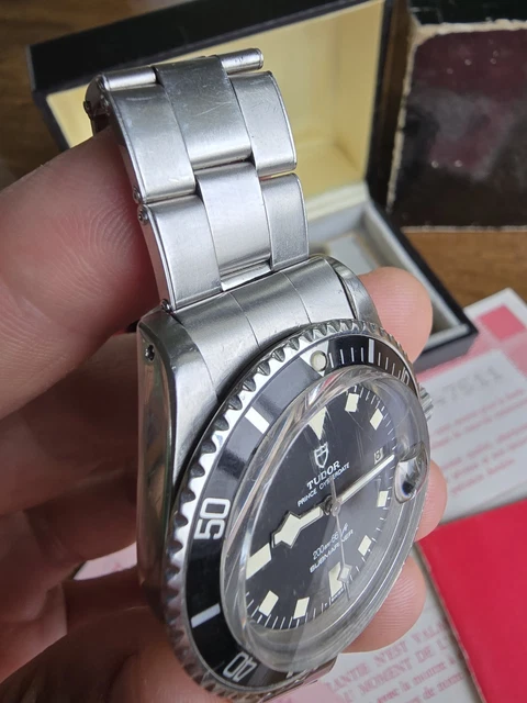 Tudor-Rolex-Submariner-9411-Vintage-Snowflake-Diver-Full-31.webp Tudor Rolex Submariner 9411 Vintage Snowflake Diver, coffret complet, papiers, 1976