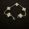 Bracelet Van Cleef & Arpels Alhambra vintage en or blanc 18 carats guilloché, 5 motifs
