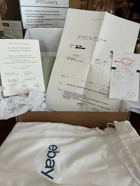 Collier pendentif en or et onyx Pure Alhambra de Van Cleef & Arpel