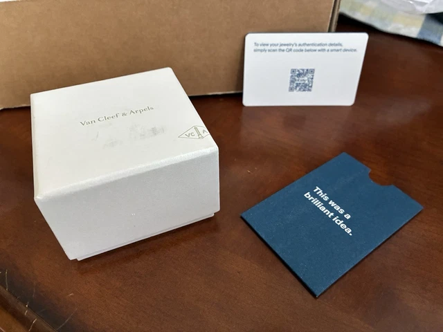 Collier pendentif en or et onyx Pure Alhambra de Van Cleef & Arpel