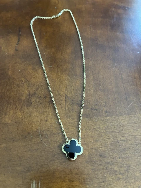 Collier pendentif en or et onyx Pure Alhambra de Van Cleef & Arpel