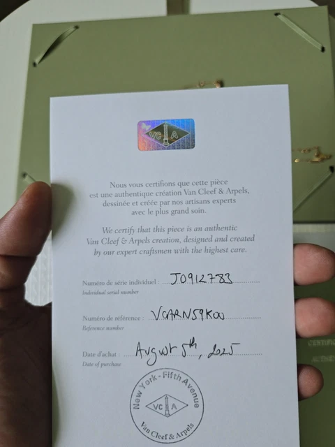 Van-Cleef-Arpels-Mini-Red-Alhambra-2.webp Collier et bracelet Van Cleef & Arpels Mini Alhambra rouge