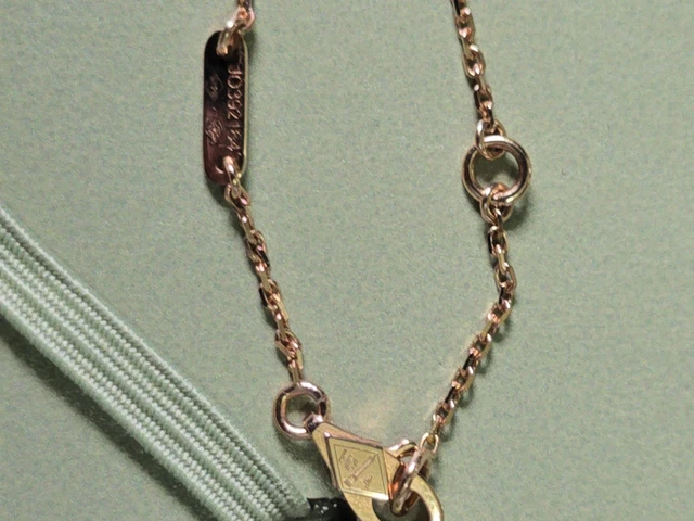 Van-Cleef-Arpels-Mini-Red-Alhambra-3.webp Collier et bracelet Van Cleef & Arpels Mini Alhambra rouge