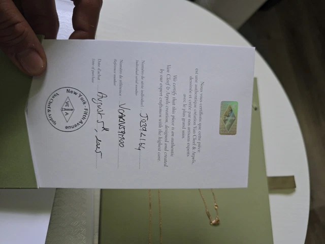 Van-Cleef-Arpels-Mini-Red-Alhambra-4.webp Collier et bracelet Van Cleef & Arpels Mini Alhambra rouge