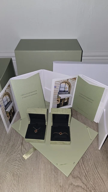 Van-Cleef-Arpels-Mini-Red-Alhambra.webp Collier et bracelet Van Cleef & Arpels Mini Alhambra rouge