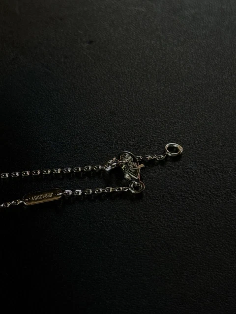 Van-Cleef-Arpels-Sweet-Alhambra-White-Gold-10.webp Collier pendentif en or blanc Van Cleef & Arpels Sweet Alhambra