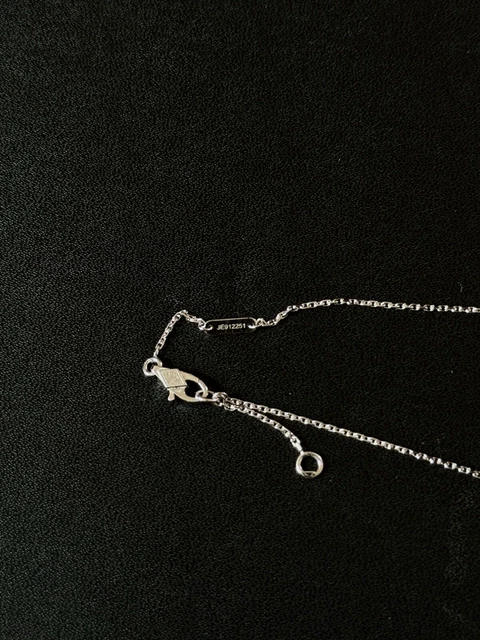 Van-Cleef-Arpels-Sweet-Alhambra-White-Gold-9.webp Collier pendentif en or blanc Van Cleef & Arpels Sweet Alhambra