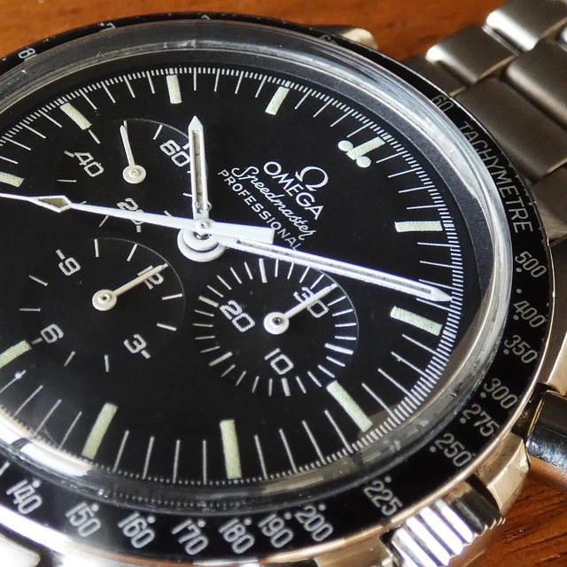 Montre Omega Speedmaster vintage 145.022 - 1983 avec documents de service et extrait d'archives