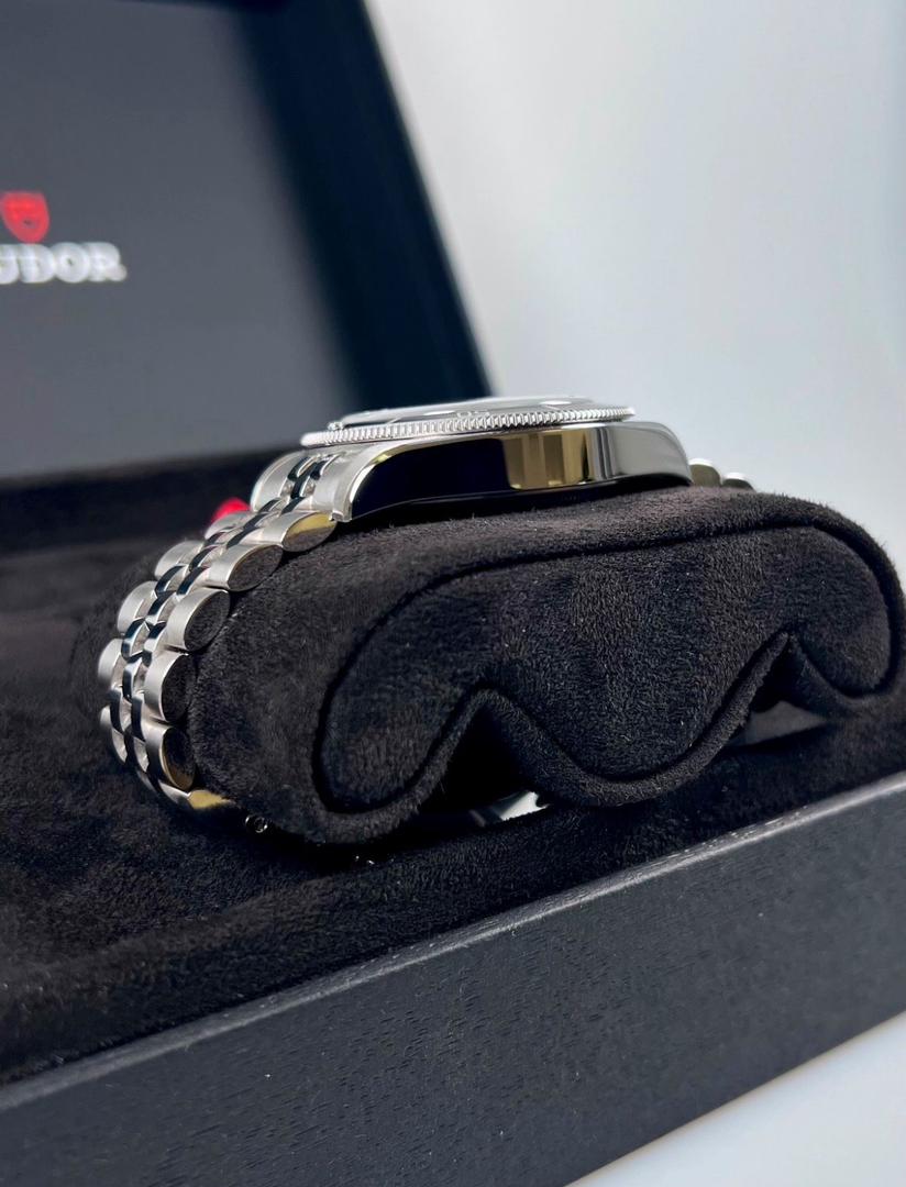 WhatsApp-Image-2025-11-04-at-10.26.19-AM.jpeg Tudor Black Bay Monochrome| M7941A1A0NU | Ensemble complet | NEUF | 2025