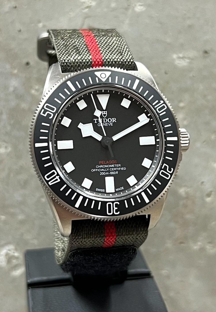 WhatsApp-Image-2025-11-10-at-1.28.28-PM.jpeg Tudor Pelagos FXD | 25717N | NEUF/Ensemble complet | 7/25 | Titane |