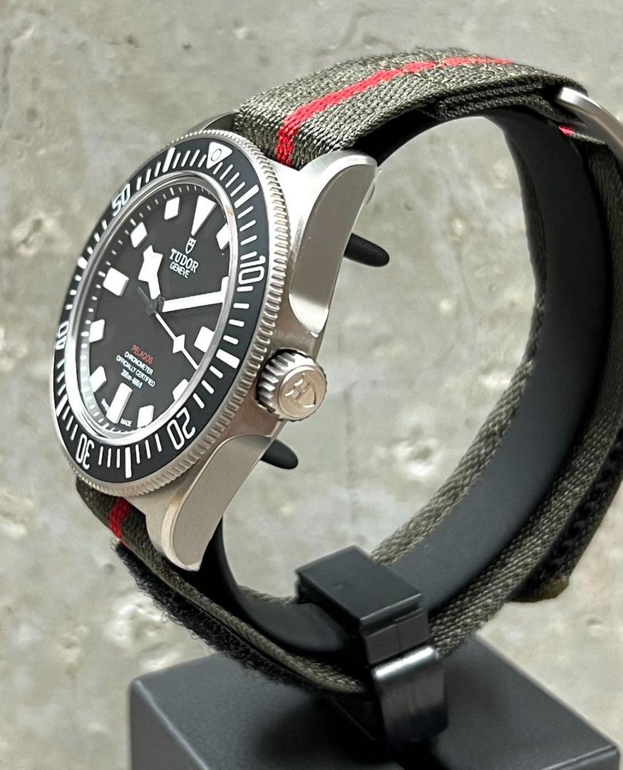 WhatsApp-Image-2025-11-10-at-1.28.29-PM-1.jpeg Tudor Pelagos FXD | 25717N | NEUF/Ensemble complet | 7/25 | Titane |