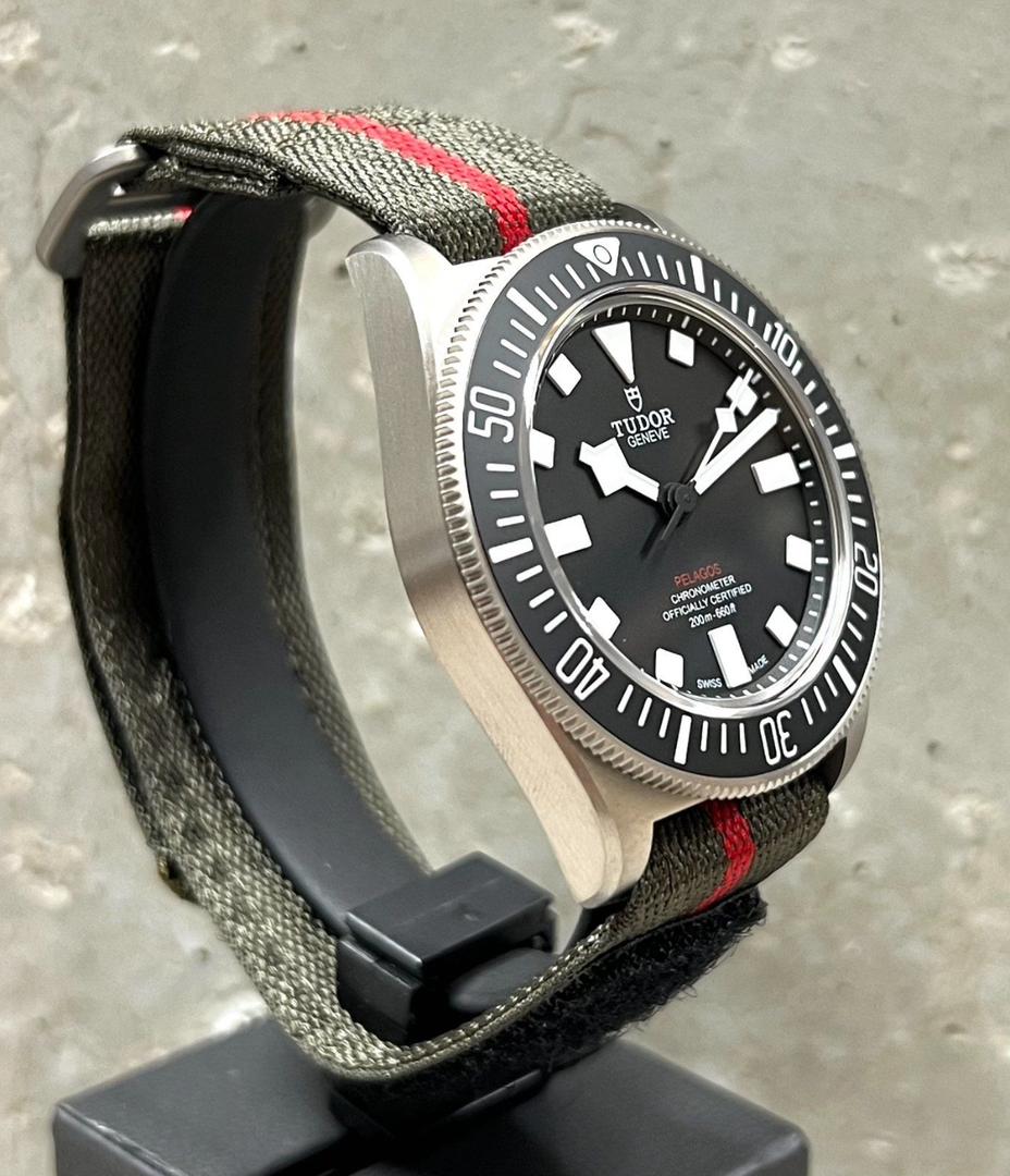 WhatsApp-Image-2025-11-10-at-1.28.31-PM.jpeg Tudor Pelagos FXD | 25717N | NEUF/Ensemble complet | 7/25 | Titane |