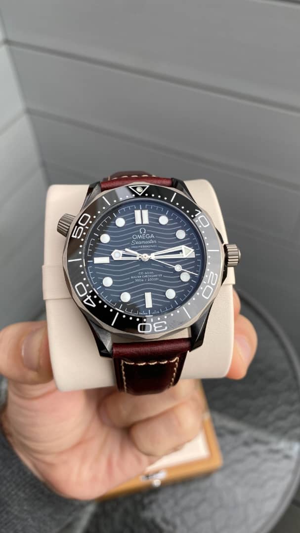 Omega Seamaster Diver 300M Full Ceramic 43,5 mm Cal. 8806 – 2023 – Comme neuve