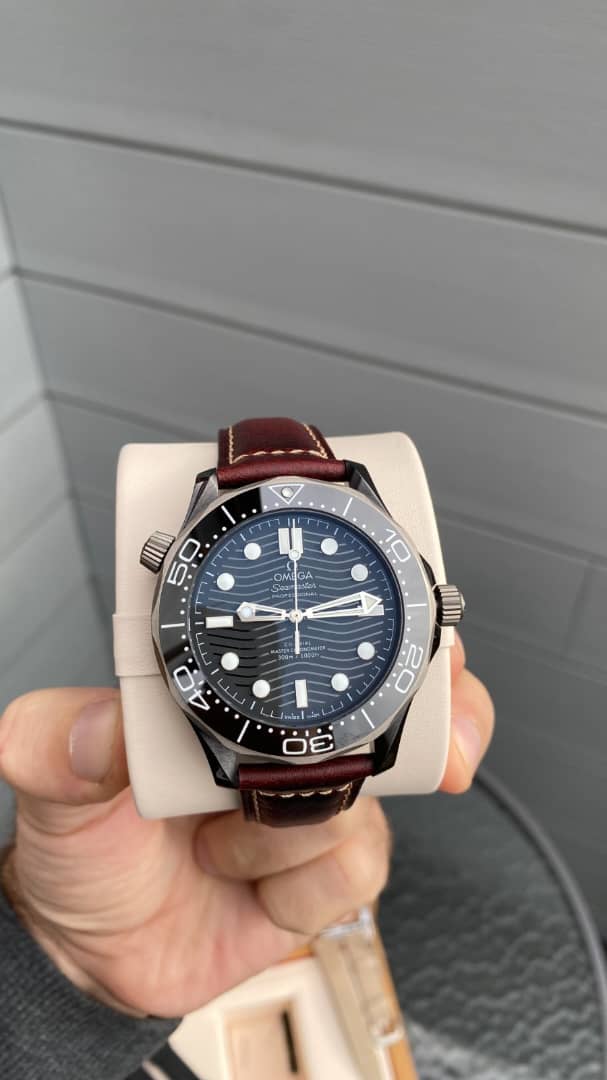 Omega Seamaster Diver 300M Full Ceramic 43,5 mm Cal. 8806 – 2023 – Comme neuve