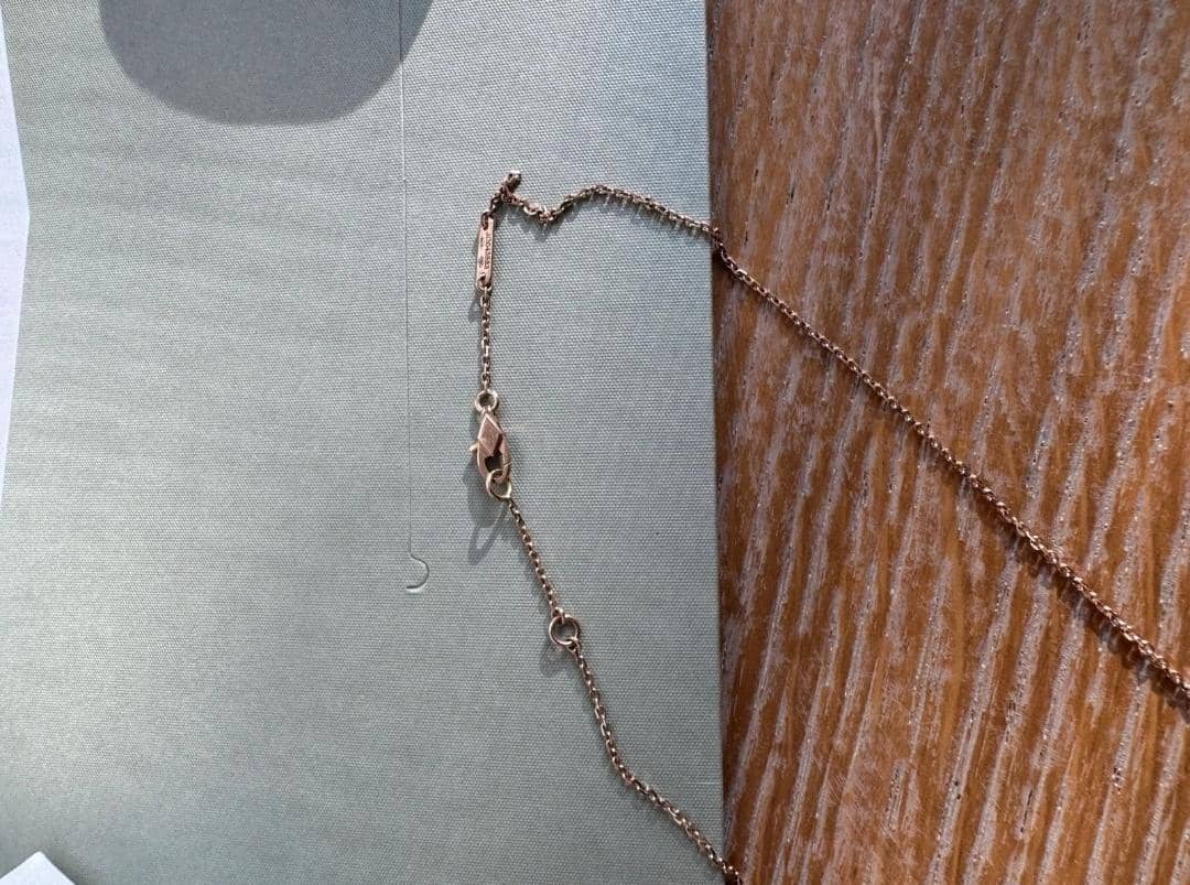 WhatsApp-Image-2025-11-11-at-3.51.37-PM.jpeg collier pendatif van cleef & Arpels sweet Alhambra en or rose 18 carats et cornaline
