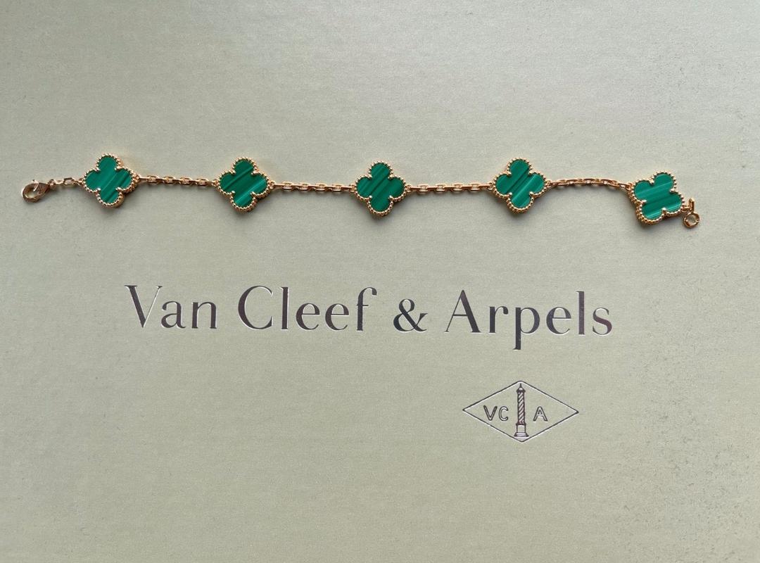 WhatsApp-Image-2025-11-24-at-12.00.39-PM.jpeg Van Cleef & Arpels Alhambra VCA *Ensemble complet* Agate Or 750