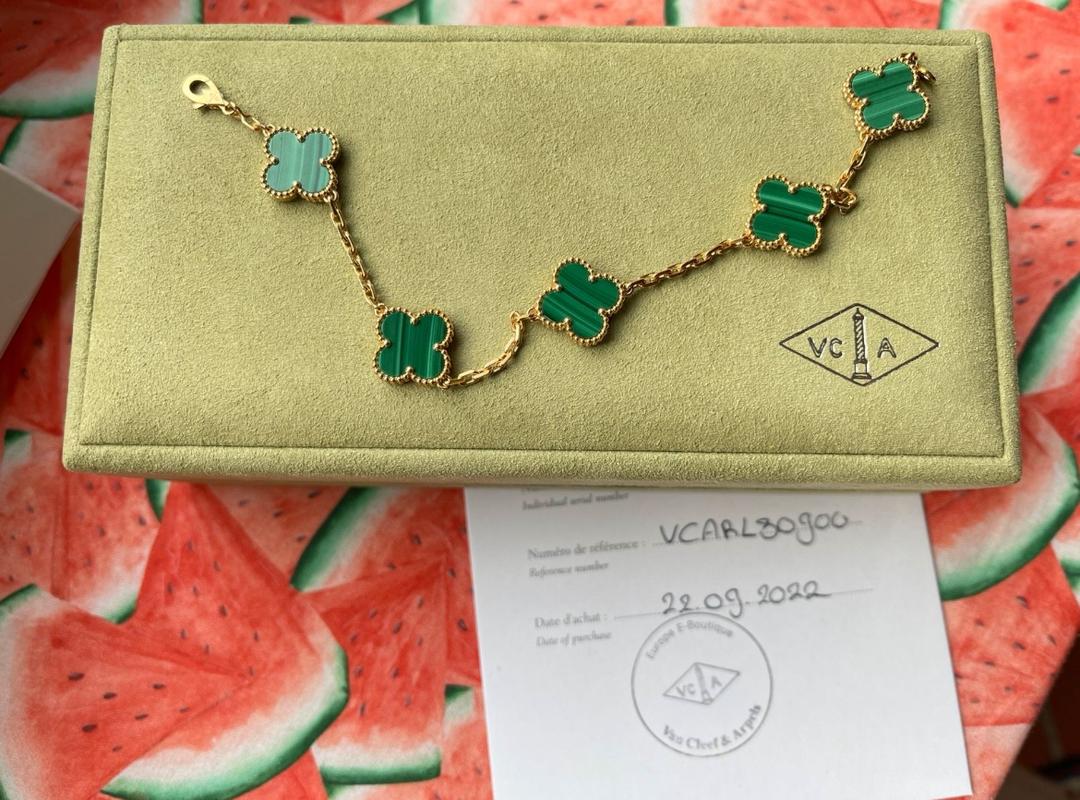 WhatsApp-Image-2025-11-24-at-12.01.03-PM-1.jpeg Van Cleef & Arpels Alhambra VCA *Ensemble complet* Agate Or 750