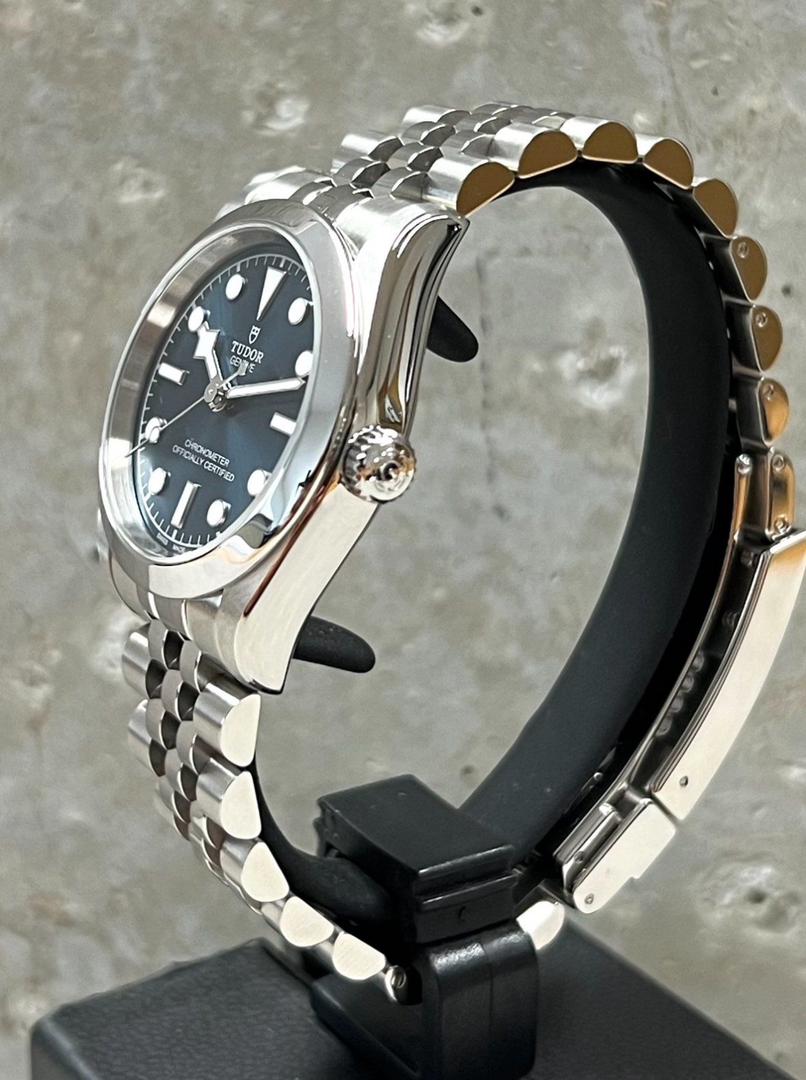 WhatsApp-Image-2025-11-30-at-10.10.06-AM.jpeg Tudor Black Bay 31 mm | NEUVE/Ensemble complet |