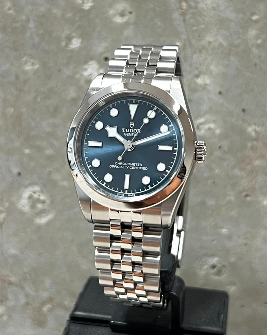 WhatsApp-Image-2025-11-30-at-10.10.11-AM.jpeg Tudor Black Bay 31 mm | NEUVE/Ensemble complet |