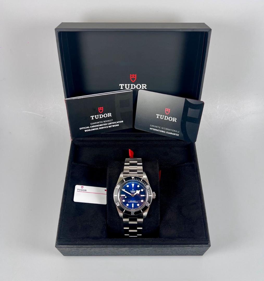 WhatsApp-Image-2025-12-01-at-9.27.00-PM.jpeg Tudor Black Bay 68| Bleue | Ensemble complet | NEUVE | 2025