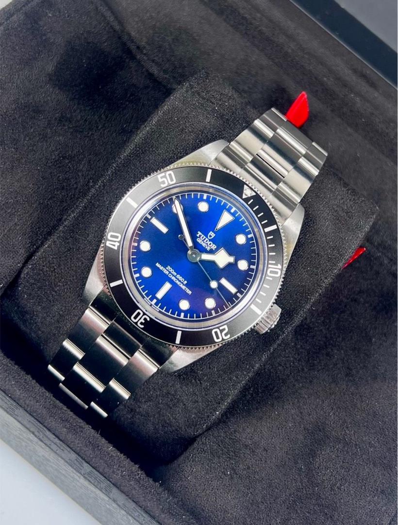 WhatsApp-Image-2025-12-01-at-9.27.02-PM.jpeg Tudor Black Bay 68| Bleue | Ensemble complet | NEUVE | 2025
