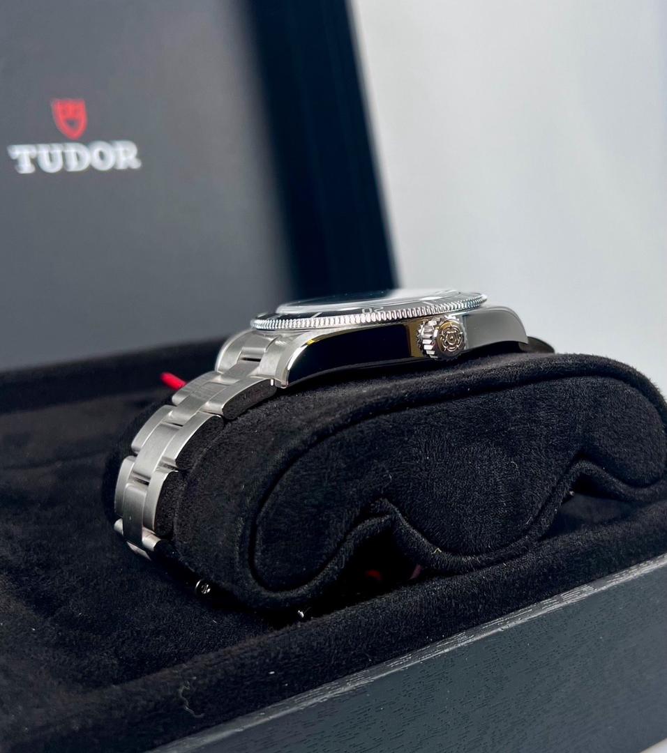 WhatsApp-Image-2025-12-01-at-9.27.03-PM-1.jpeg Tudor Black Bay 68| Bleue | Ensemble complet | NEUVE | 2025
