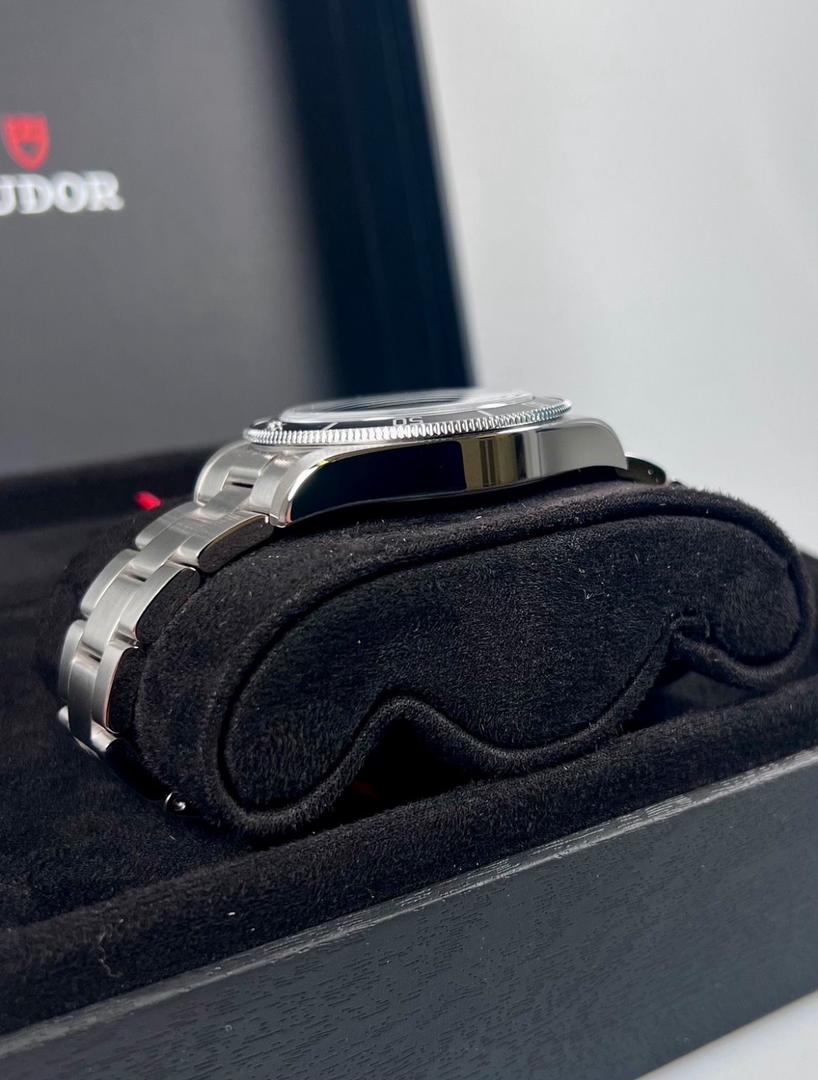 WhatsApp-Image-2025-12-01-at-9.27.04-PM-1.jpeg Tudor Black Bay 68| Bleue | Ensemble complet | NEUVE | 2025