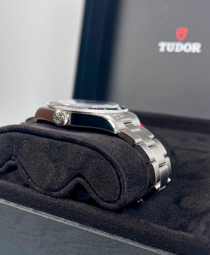 WhatsApp-Image-2025-12-01-at-9.27.05-PM.jpeg Tudor Black Bay 68| Bleue | Ensemble complet | NEUVE | 2025