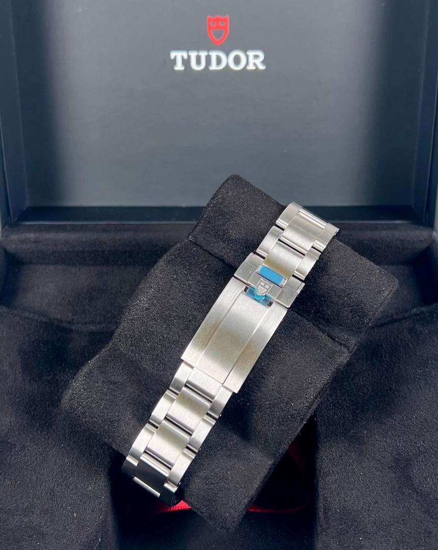 WhatsApp-Image-2025-12-01-at-9.27.06-PM.jpeg Tudor Black Bay 68| Bleue | Ensemble complet | NEUVE | 2025