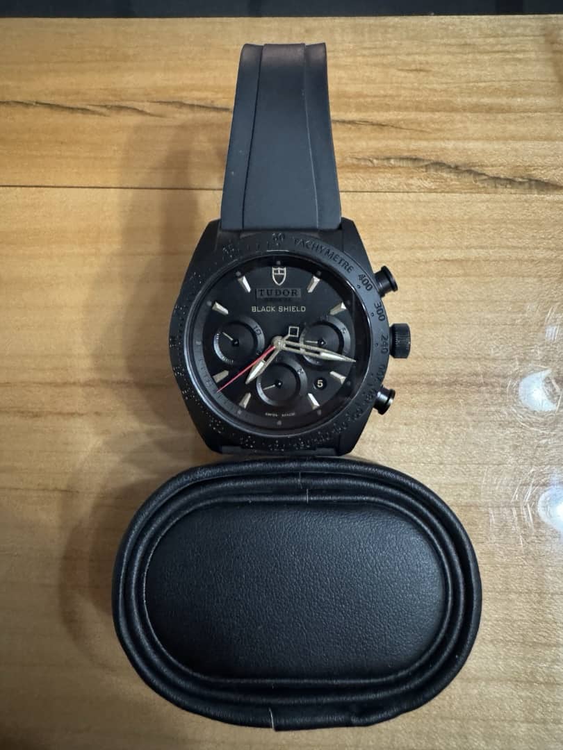 Montre TUDOR Fastrider Blackshield 42 mm Chronographe , sans traces d'usure, boîte et papiers inclus.