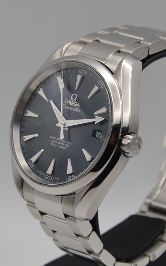 WhatsApp-Image-2025-12-05-at-12.15.38-AM.jpeg Omega Aqua Terra Réf. : 231.13.42.21.03.001 de 2015, en parfait état…